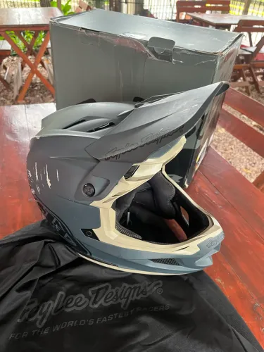 Capacete Troylee D4 TAM L usado em bom estado