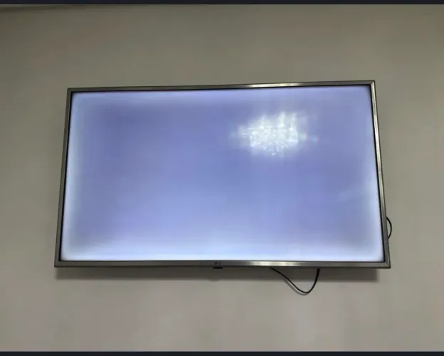 TV 43LG para retirada de peças