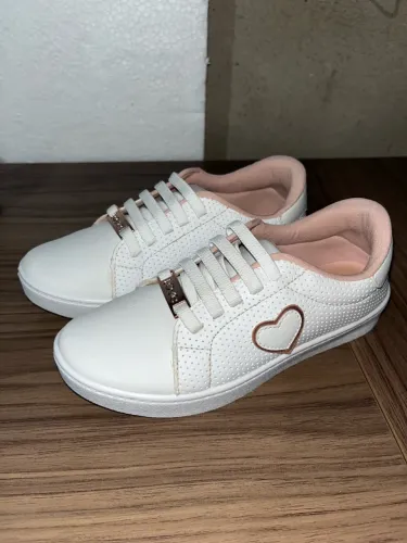 2 pares de tênis infantil