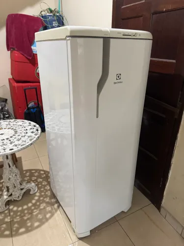 Geladeira eletrolux Seminova 650,00