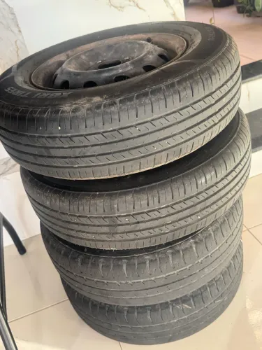 VENDO PNEUS E RODAS ARO 13