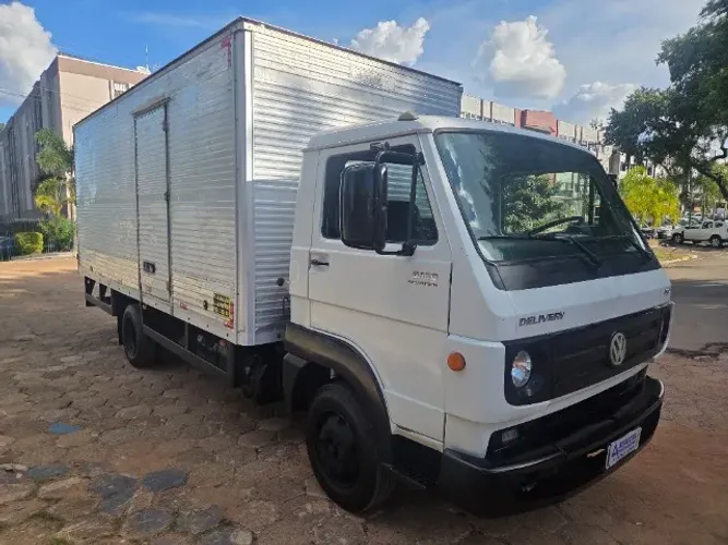 Vw 8160/14 baú ou chassis