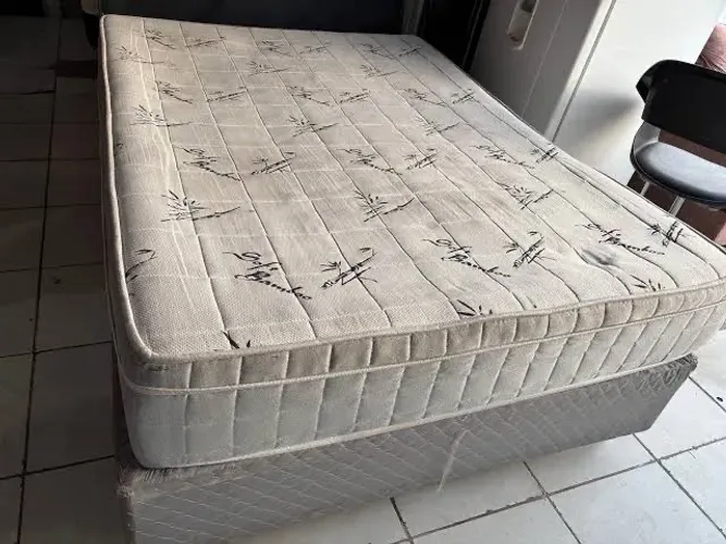 Cama box casal padrão usada