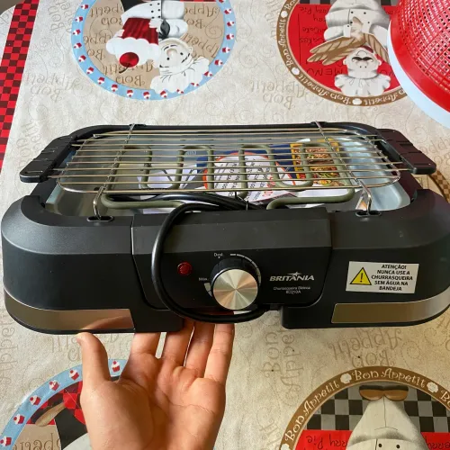 CHURRASQUEIRA ELETRICA DE MARCA -CHEGUEI NEM A USAR