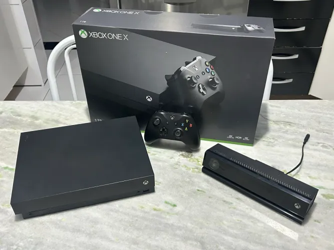 Xbox One X 1TB com Kinect
