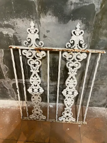Portão de ferro maciço colonial