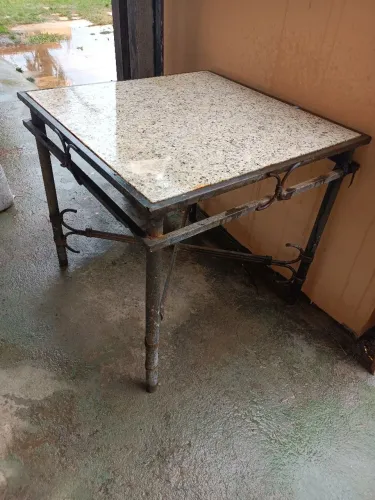 3 Mesas com granito maciço - estrutura pesada