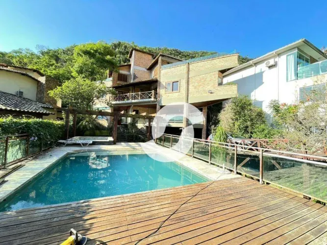 Casa em Itacoatiara com 4 dormitórios à venda, 410 m² por R$ 2.600.000 - Itacoatiara - Nit