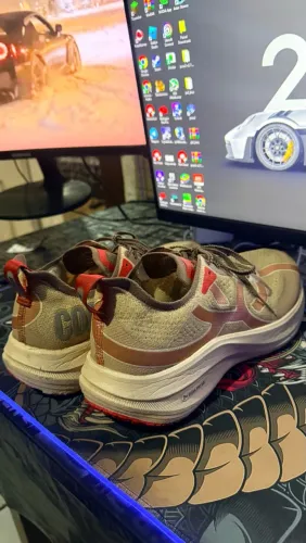 Vendo tênis corre bege 41