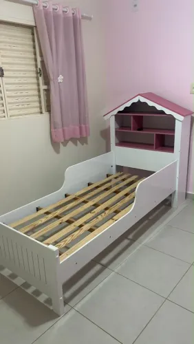 Cama Solteiro Casa Princesa Branco Rosa (sem colchão)