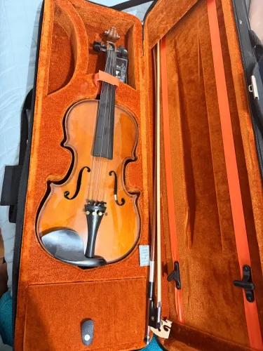 Oportunidade Única: Violino Eagle Completo com Preço Abaixo do Mercado!