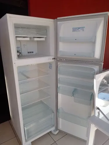 GELADEIRA ELETROLUX FROST FREE GELO SECO GELANDO PERFEITAMENTE LIGAÇÃO OU WHATSAPP