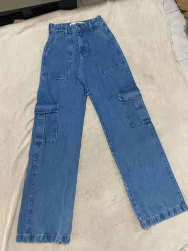 Calça Jeans Feminina Cargo com Bolsos Frontais e Laterais - Diversos Tamanhos | Retirada o