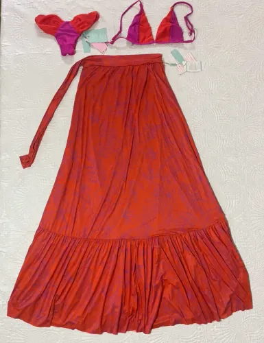 Conjunto Store Guetto com biquíni e saída de praia, tamanho M, nunca usado!
