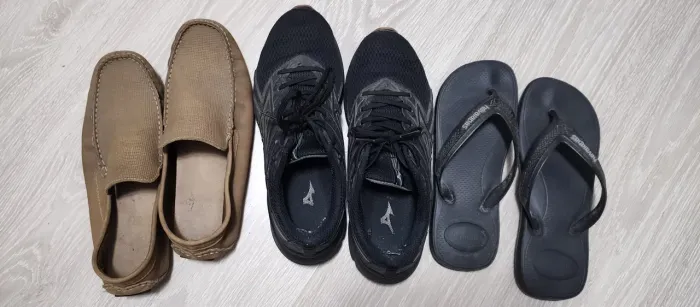Lote de sapatos usados