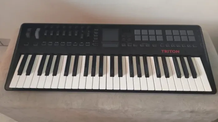 [COM DEFEITO] KORG TAKTILE 49 TECLAS