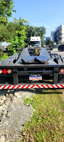 Carreta porta container BUG de 20 Bitrem
