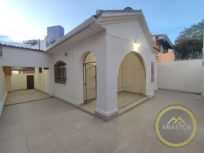 Casa comercial para locação no Prado, BH: 360m², 3 quartos, 2 suítes, 4 banheiros. Alugue 
