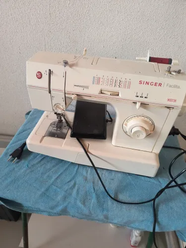 Vende máquina de costura Singer facilita 