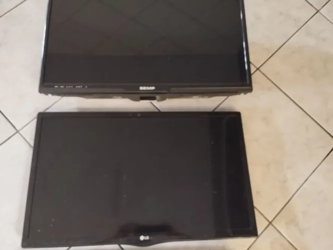3 Monitor sendo 2 - 24" e 1 - 19"