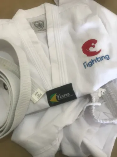 kimono de taekwondo infantil