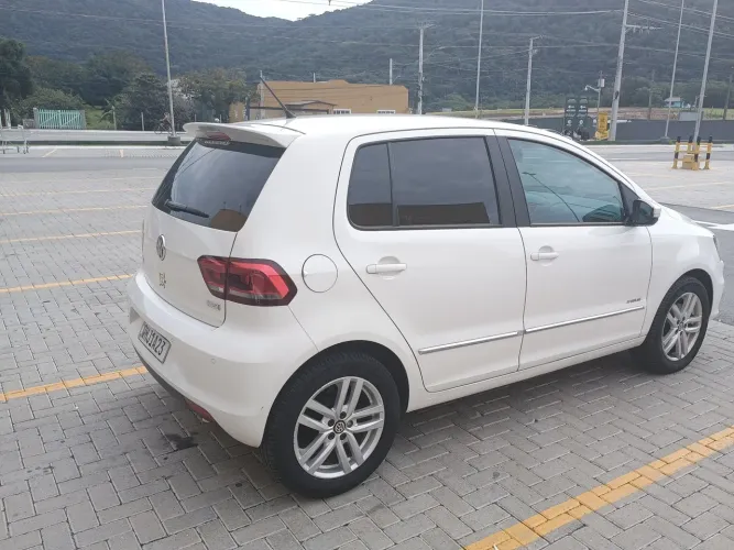 Volkswagen Fox Highline 1.6 Flex 16V 5P 2015