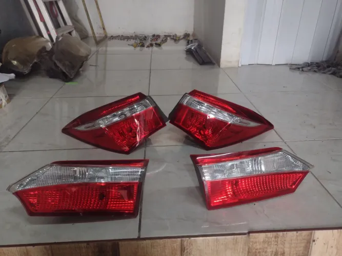 Lanterna Corolla 2015