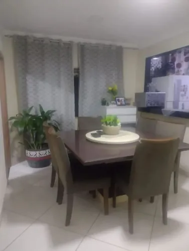 VENDE- SE MESA DE GRANITO COM CADEIRAS