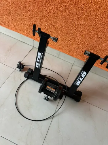 Rolo Treino Gts Bicicleta Magnético Regulagem Guidão Preto - Preto