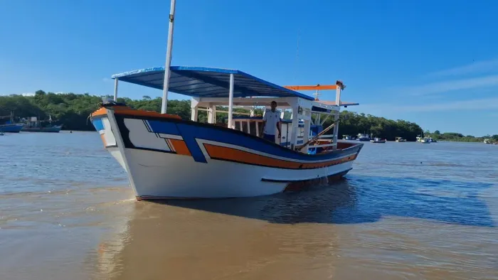 Barco de pesca novo