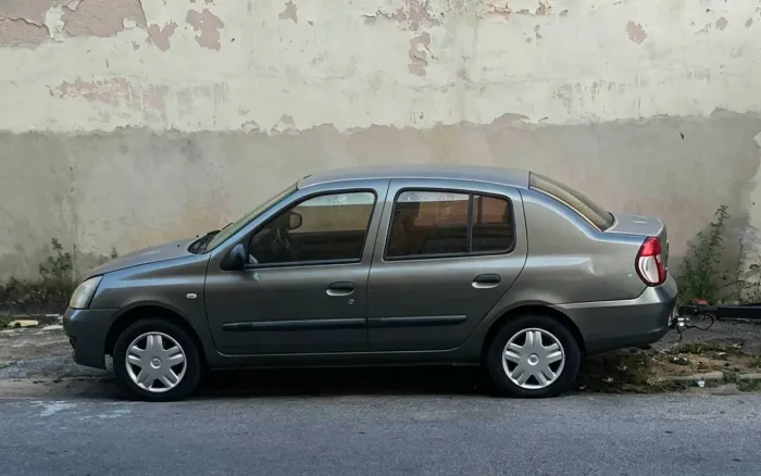 Renault Clio Sed. Authentique Hi-flex 1.0 16V 4P 2007