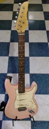 Guitarra Condor Stratocaster