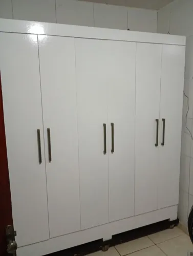 Vende-se este guarda roupas