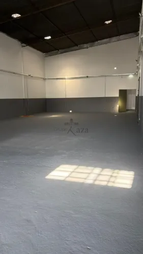 Oportunidade - Galpão Comercial - 720m².