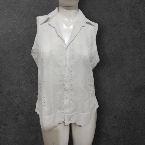 Blusa em Laise (falta 1 botão)