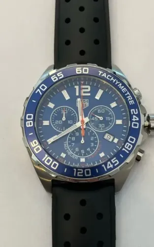 Relógio Tag Heuer Formula 1 com mostrador azul pulseira de borracha