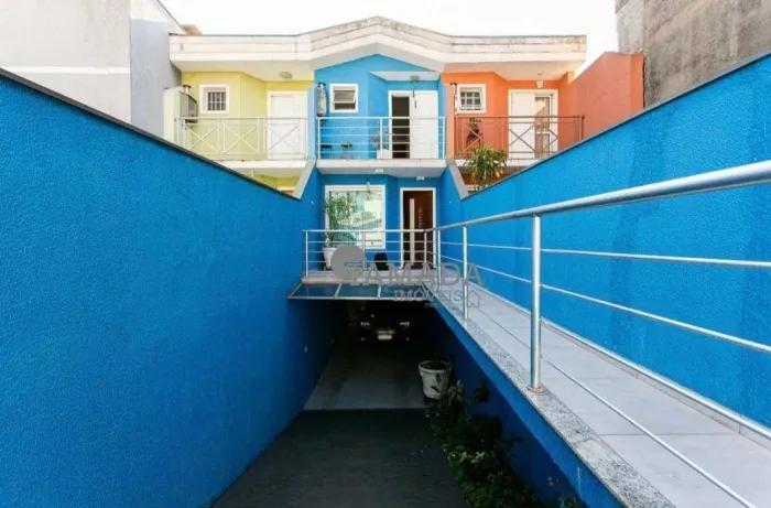 Sobrado frontal com 3 quartos sendo 1 suíte, área gourmet (Porteira fechada) à venda, 185