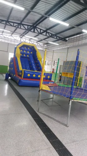 Aluguel de brinquedos/mesa de sinuca /maquina de algodão doce/máquina de pipoca e inflavel