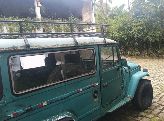 Toyota Band.Jipe Cap.de Aço Chas. Longo Diesel 1983