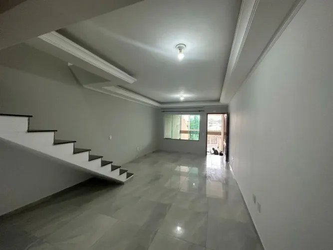 Sobrado com 03 dormitórios para venda e locação, 180 m² no bairro Vila Cecília Maria - San