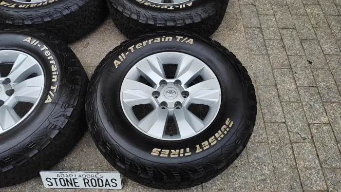 Rodas Toyota Hilux SW4 aro 17" 6x139 com pneus