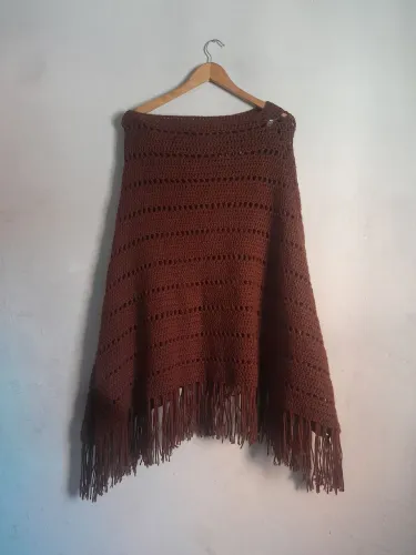Poncho , xale de tricô marrom