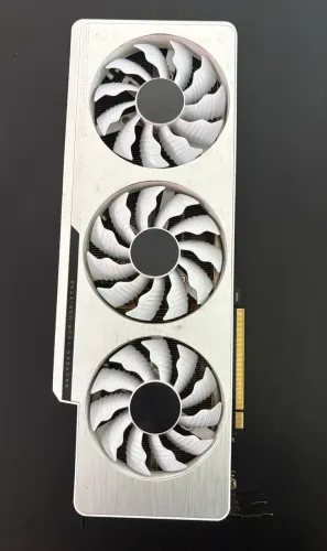 RTX 3090 doadora / sem chip gráfico - Para Peças ou Reparo