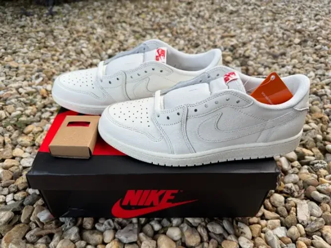 Jordan 1 Low OG Sail e University Red