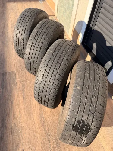 4 pneus 265/65r17 Bridesgtone - Usados