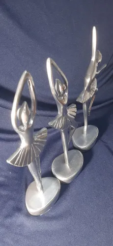 Escultura Bailarinas em alumínio