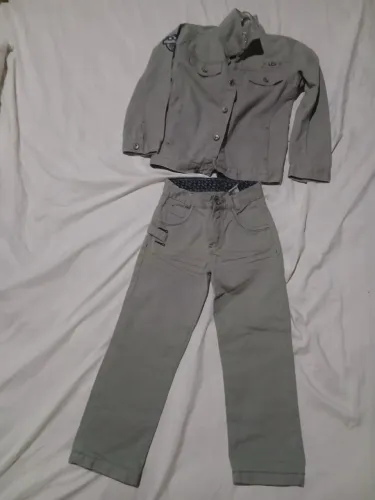 Conjunto infantil jaqueta é calça  lápis de cor 