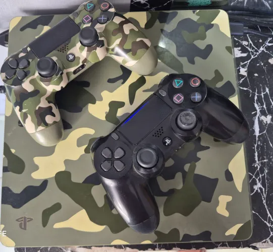 Ps4 slim 1 tb com 2 controle so tem apenas 3 mes de uso