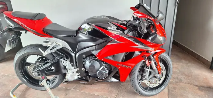 Miniature Moto Honda CBR 600 RR Rouge 2006 - Modèle Réduit Échelle 1/32 HTC