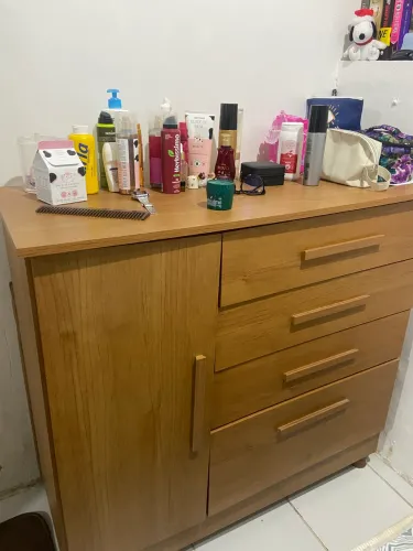 Cômoda 4 gavetas e 1 porta
